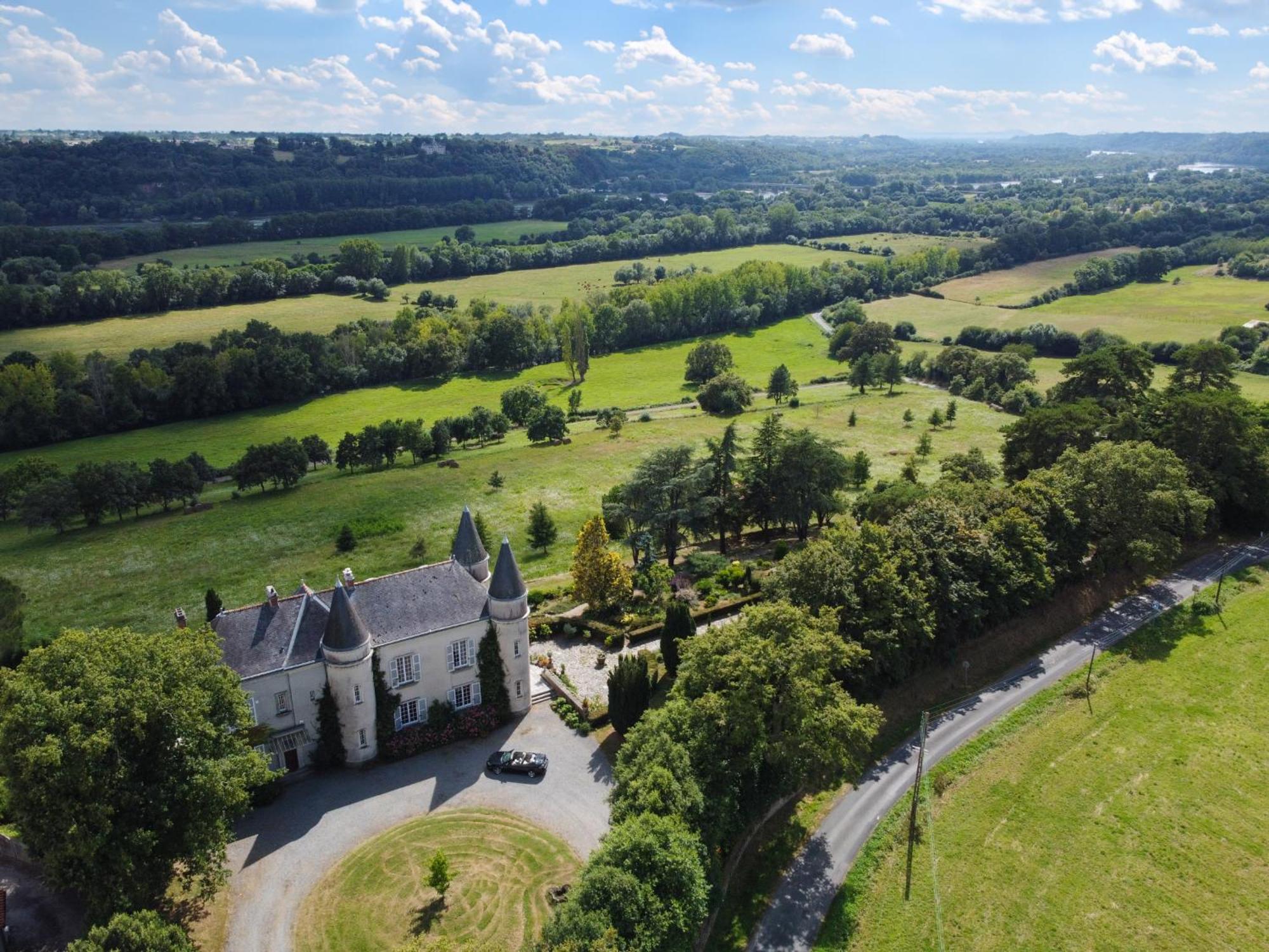 Chateau Haute Roche Oudon Exterior photo